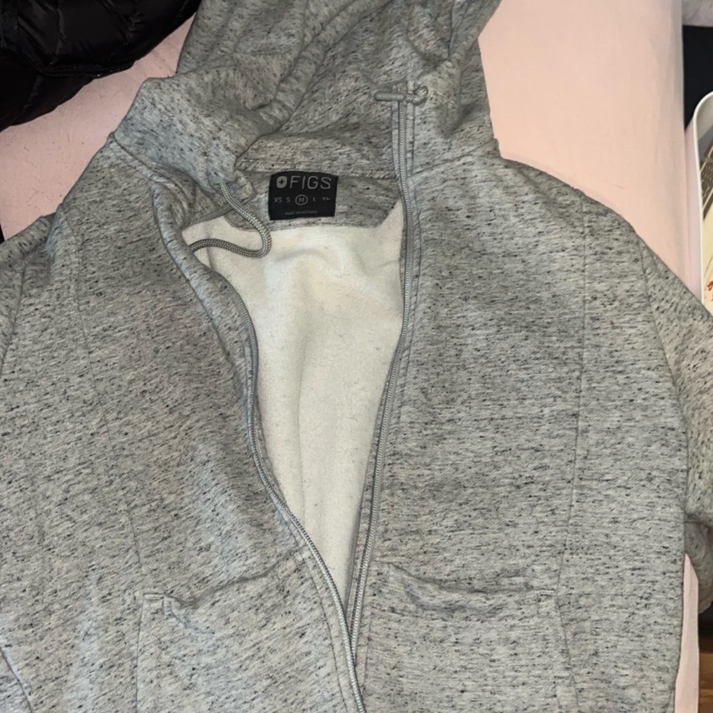 figs zip up